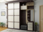 обзавеждане с поръчкови луксозни мебели за гардеробна за ваканционни жилища